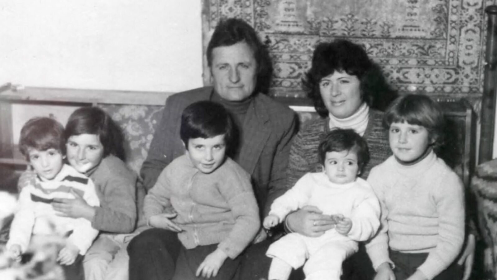 Documentary cinematography — archival family portrait, 1970s